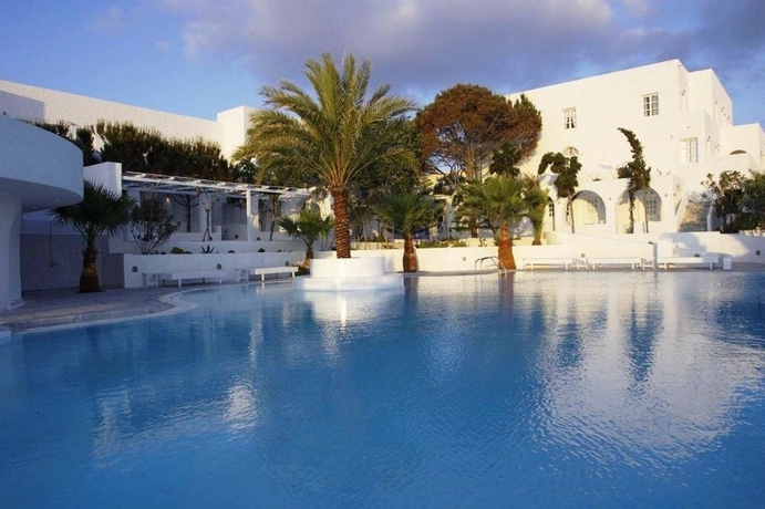 Imagen de la piscina del Hotel Thalassa, Kamari. Foto 14