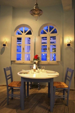 Imagen del bar/restaurante del Hotel Thalassa, Kamari. Foto 2