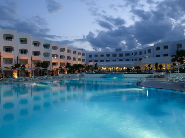 Imagen de la piscina del Hotel Thalassa Mahdia. Foto 19