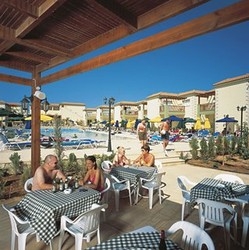 Imagen del bar/restaurante del Hotel Thalassaki Freij Resort. Foto 3