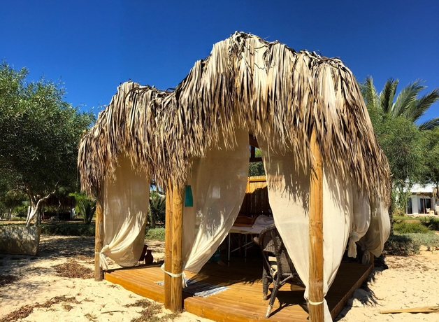 Imagen de los exteriores del Hotel Thalassines Beach Villas. Foto 12