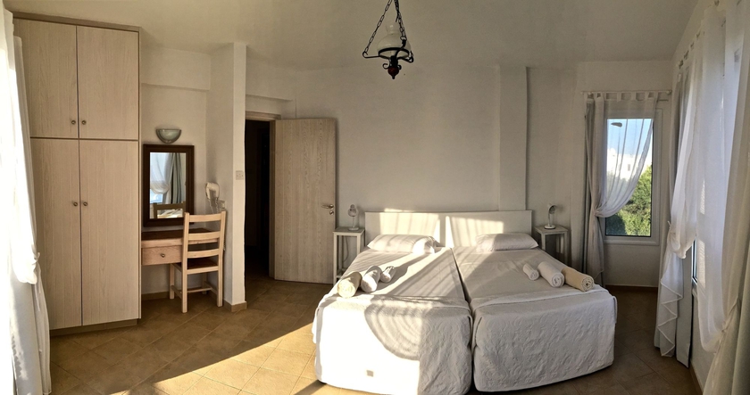 Imagen de la habitación del Hotel Thalassines Beach Villas. Foto 7