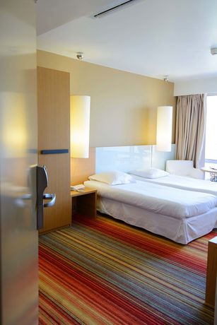 Imagen de la habitación del Hotel Thalasso and Spa Les Corallines. Foto 8