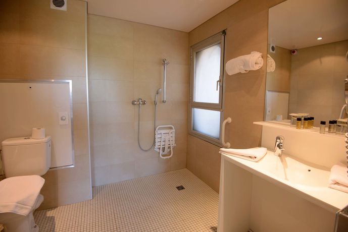 Imagen del bar/restaurante del Hotel Thalasso and Spa Les Corallines. Foto 5