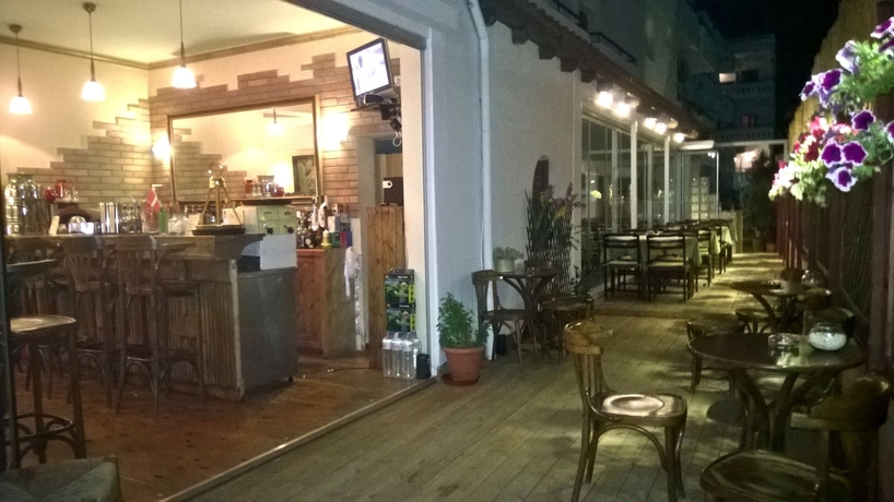 Imagen del bar/restaurante del Hotel Thalia Deco City and Beach. Foto 3