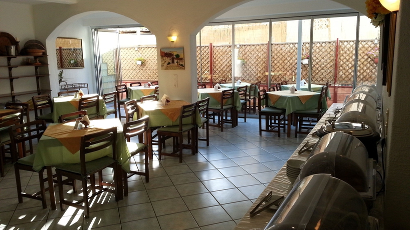 Imagen del bar/restaurante del Hotel Thalia Deco City and Beach. Foto 5