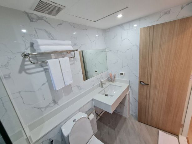 Imagen de la habitación del Hotel Thana Wisut. Foto 6