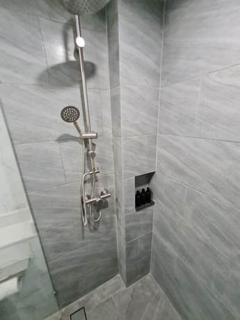 Imagen de la habitación del Hotel Thana Wisut. Foto 7