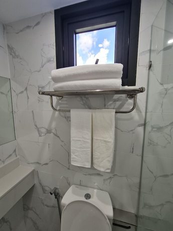 Imagen de la habitación del Hotel Thana Wisut. Foto 11