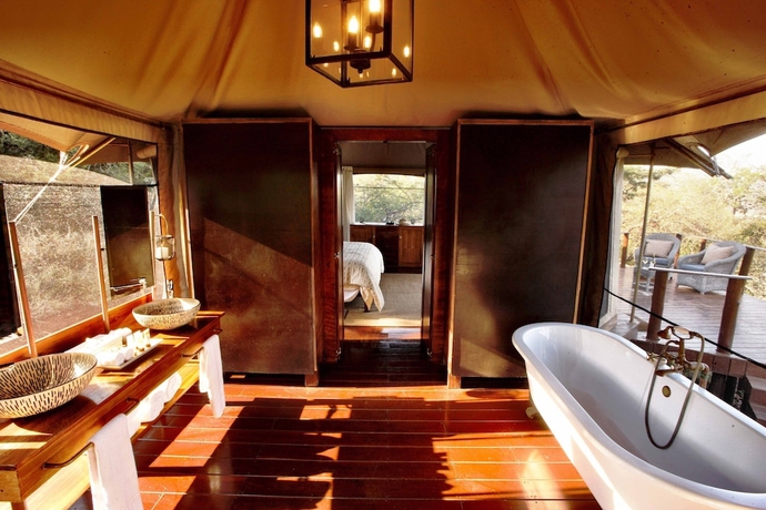 Imagen de la habitación del Hotel Thanda Safari. Foto 18