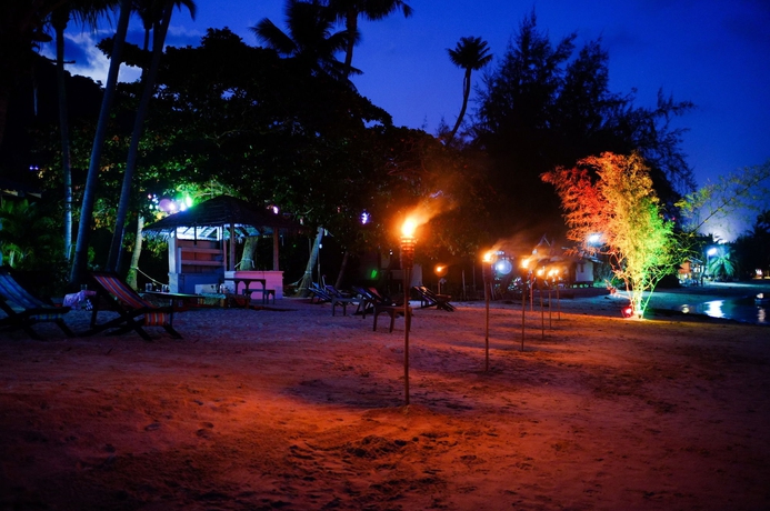 Imagen de los exteriores del Hotel Thaniza Beachfront Resort. Foto 10