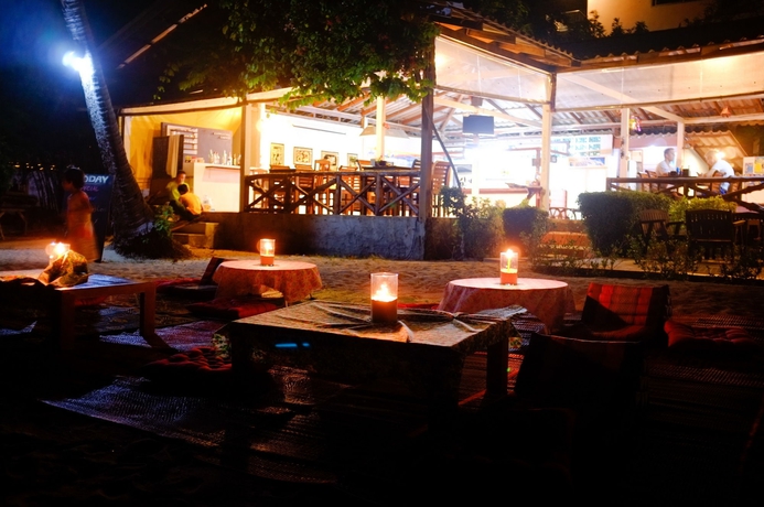 Imagen del bar/restaurante del Hotel Thaniza Beachfront Resort. Foto 4