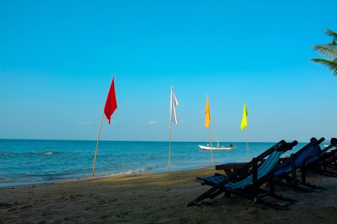 Imagen de los exteriores del Hotel Thaniza Beachfront Resort. Foto 11