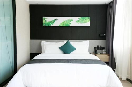 Imagen de la habitación del Hotel Thank Inn Chain Beijing Fanshan Chengguan Town Fangshan Red Scarf Park. Foto 18