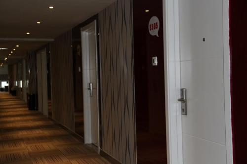 Imagen general del Hotel Thank Inn Chain Jiangsu Huaian Lianshui Dongding. Foto 1