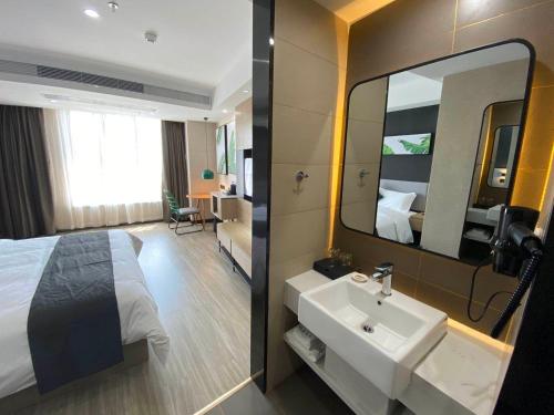 Imagen general del Hotel Thank Inn Plus Changsha Ningxiang Ningbang Plaza Pedestrian. Foto 6