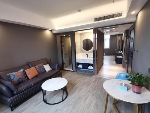 Imagen general del Hotel Thank Inn Plus Hanzhong High-Speed Railway Station. Foto 2