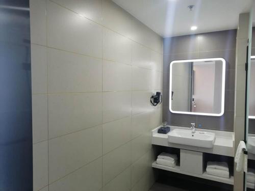 Imagen de la habitación del Hotel Thank Inn Plus Weifang Kuiwen District Century Taihua People\'s Hospital. Foto 14