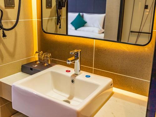 Imagen de la habitación del Hotel Thank Inn Plus Zhuji Jiyang Street Small Commodity Wholesale Market. Foto 14