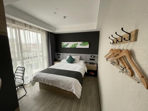 Imagen de la habitación del Hotel Thank Inn Plus Zhuji Jiyang Street Small Commodity Wholesale Market. Foto 15