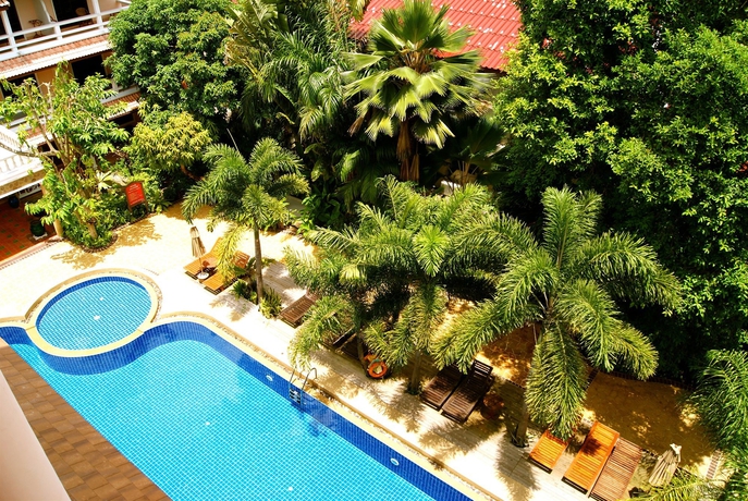 Imagen de la piscina del Hotel Thanthip Beach Resort. Foto 14