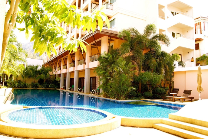 Imagen de la piscina del Hotel Thanthip Beach Resort. Foto 16