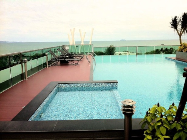 Imagen de la piscina del Hotel Thanyalak At The Gallery Condominium. Foto 18