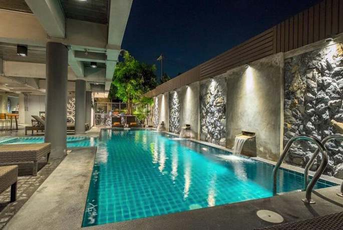 Imagen de la piscina del Hotel Thapae Loft. Foto 13