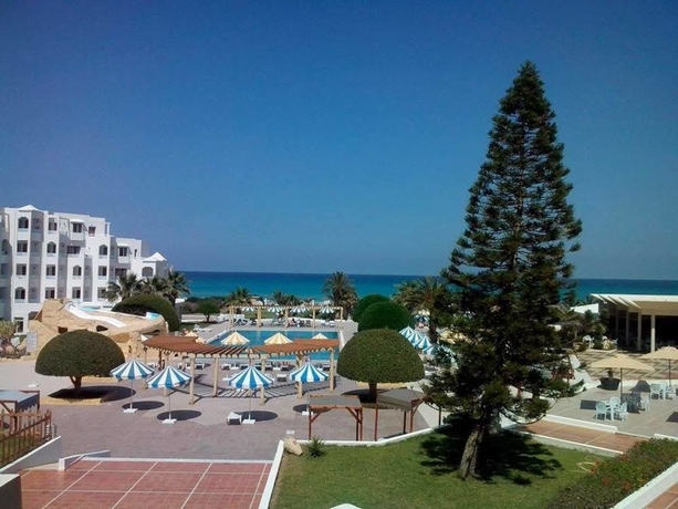 Imagen de la piscina del Hotel Thapsus Beach Resort. Foto 15