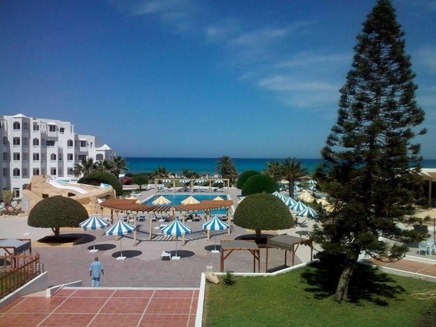 Imagen de la piscina del Hotel Thapsus Beach Resort. Foto 16