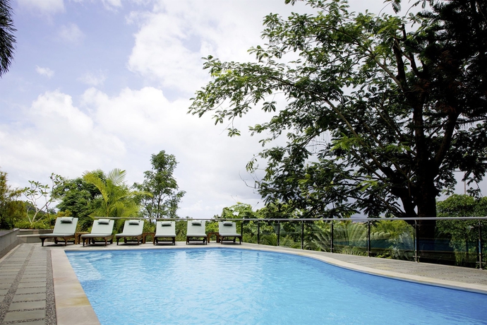 Imagen de la piscina del Hotel Thara Bayview Villa. Foto 8