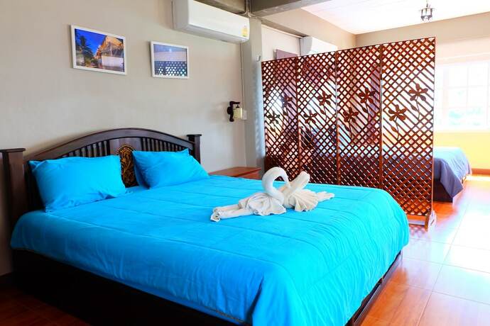 Imagen general del Hotel Tharadol Beach Resort. Foto 4