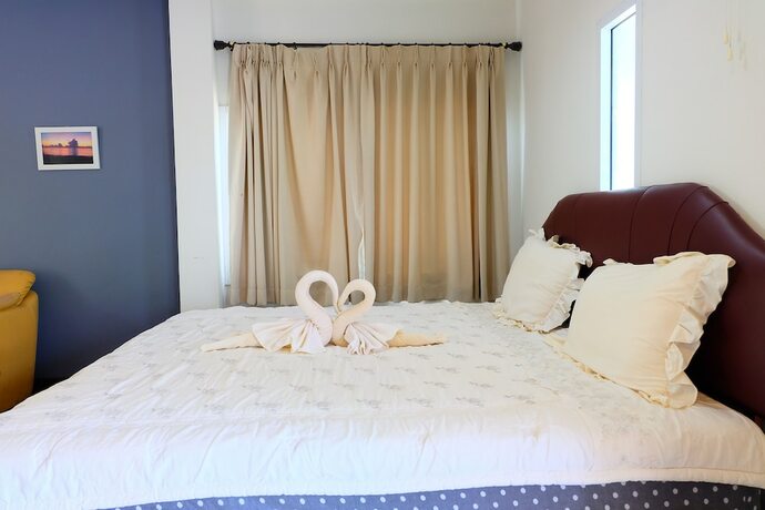 Imagen general del Hotel Tharadol Beach Resort. Foto 7