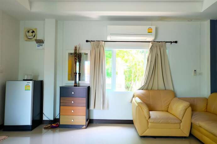 Imagen general del Hotel Tharadol Beach Resort. Foto 8
