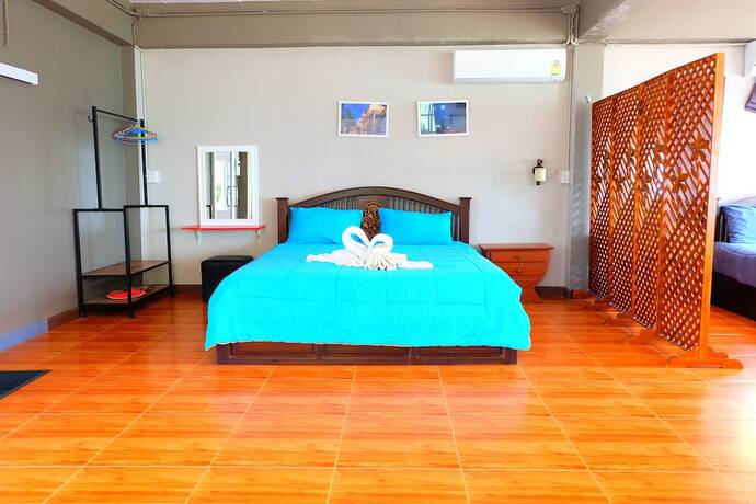 Imagen general del Hotel Tharadol Beach Resort. Foto 12