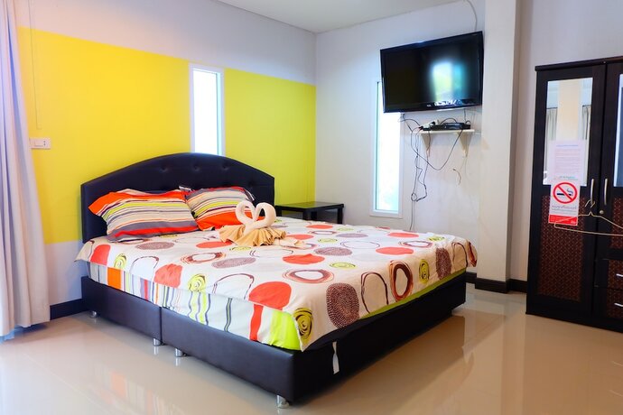 Imagen general del Hotel Tharadol Beach Resort. Foto 14