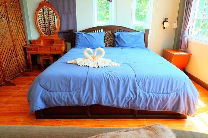 Imagen de la habitación del Hotel Tharadol Beach Resort. Foto 15