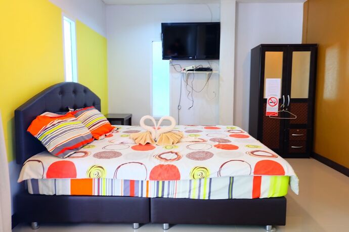 Imagen de la habitación del Hotel Tharadol Beach Resort. Foto 17