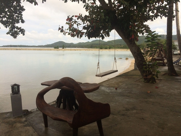 Imagen de los exteriores del Hotel Tharathip Resort. Foto 14