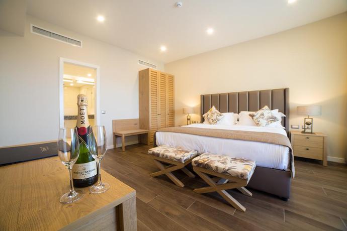 Imagen de la habitación del Hotel Thassos Grand Resort. Foto 7