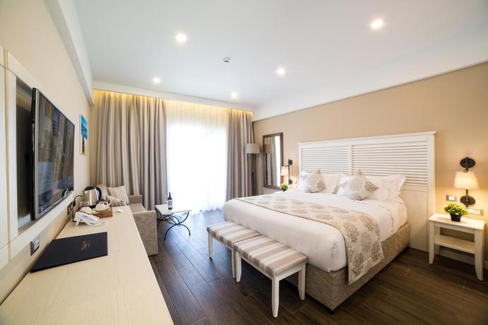 Imagen de la habitación del Hotel Thassos Grand Resort. Foto 9