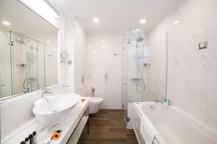 Imagen de la habitación del Hotel Thassos Grand Resort. Foto 10