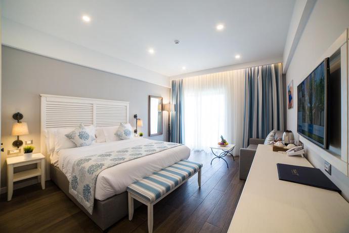 Imagen de la habitación del Hotel Thassos Grand Resort. Foto 13