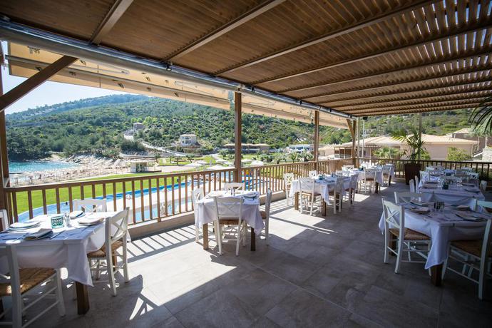 Imagen del bar/restaurante del Hotel Thassos Grand Resort. Foto 4