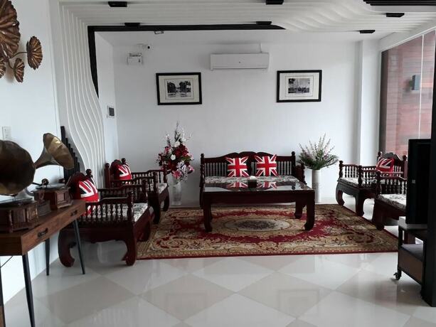 Imagen de los interiores del Hotel Thatluang View. Foto 19