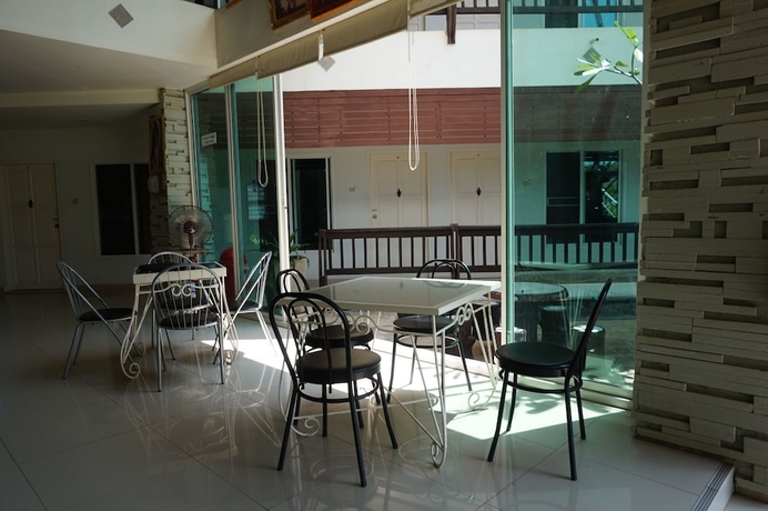 Imagen de los interiores del Hotel Thatphanom Place. Foto 19