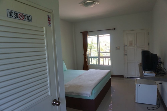 Imagen de la habitación del Hotel Thatphanom Place. Foto 6