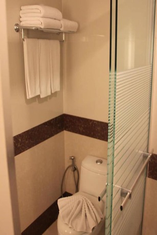 Imagen de la habitación del Hotel Thatphanom River View. Foto 13