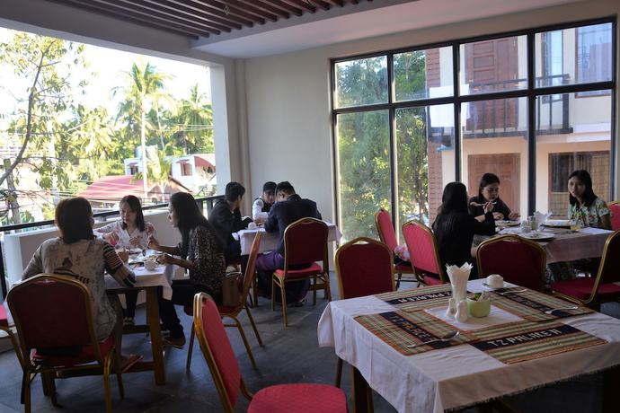 Imagen del bar/restaurante del Hotel Thazin Palace A. Foto 5