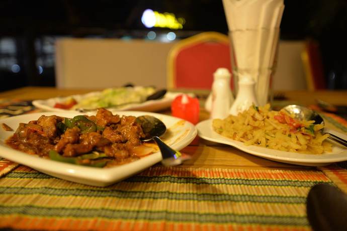 Imagen del bar/restaurante del Hotel Thazin Palace A. Foto 6